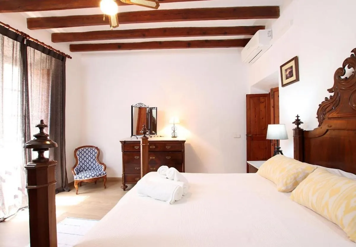 度假居 Traditional 3-Bedroom Semi-Detached House With Pool Located In The Historic Pollensa Town Center By Renthousing