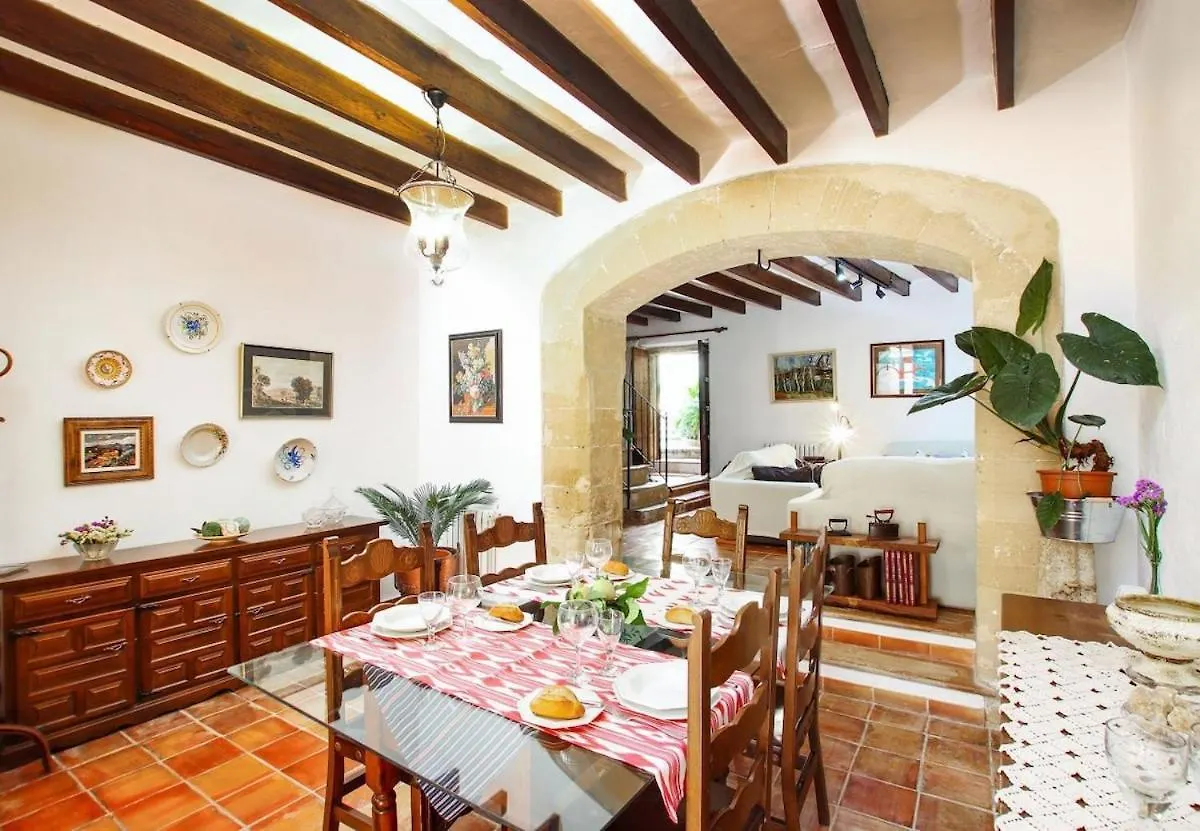 Traditional 3-Bedroom Semi-Detached House With Pool Located In The Historic Pollensa Town Center By Renthousing 度假居 波连斯萨
