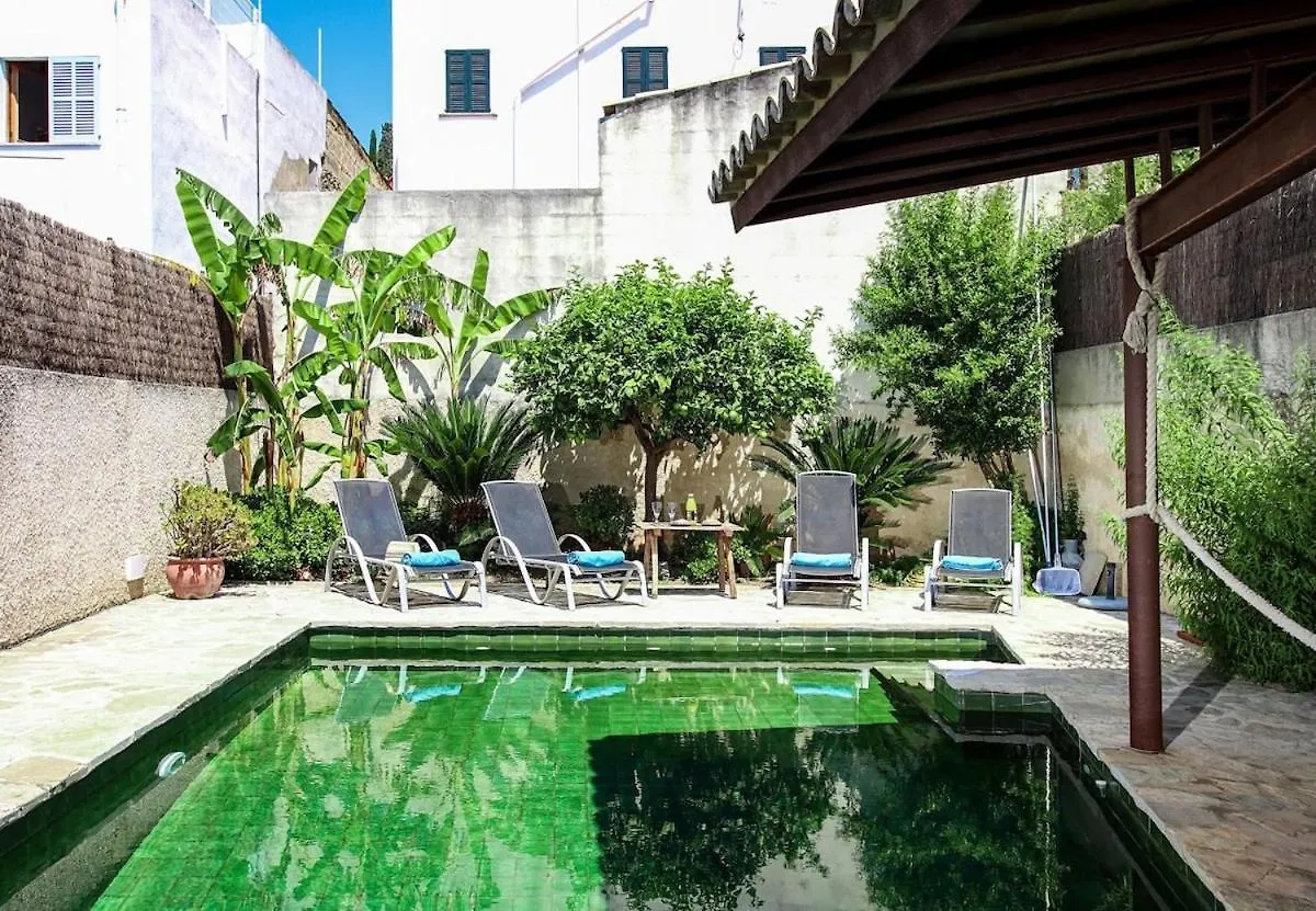 Traditional 3-Bedroom Semi-Detached House With Pool Located In The Historic Pollensa Town Center By Renthousing 度假居